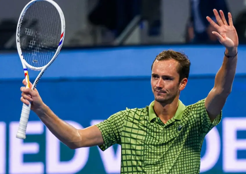 Daniil Medvedev downs Juncheng Shang in straight sets in Doha